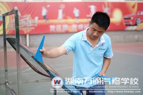 汽車美容協會表演貼太陽膜