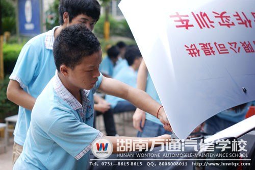 通過多種實(shí)踐平臺(tái)，湖南萬通的學(xué)生都具備了企業(yè)看中的實(shí)踐動(dòng)手能力