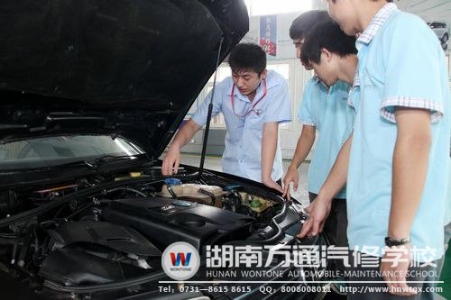湖南萬通科學(xué)合理的專業(yè)設(shè)置，讓學(xué)生易學(xué)易懂，學(xué)有所成