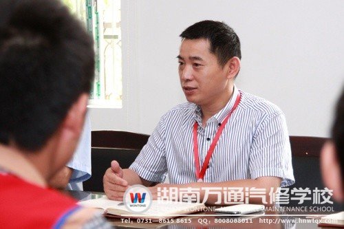 潘助理勉勵學子們利用勤工儉學的機會提升自我
