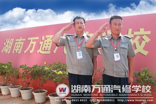 湖南萬通24小時門衛制度，學校保安時刻保衛學生們的安全