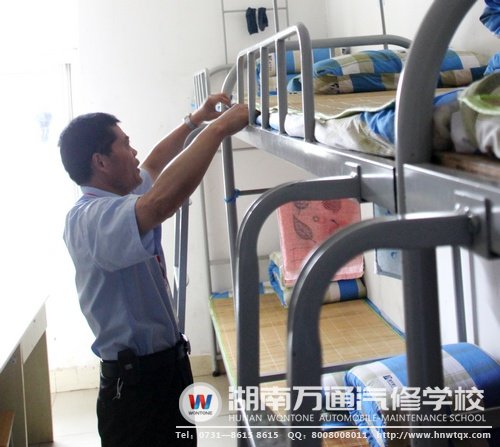 經常檢查學生宿舍硬件設施情況，及時排查安全隱患