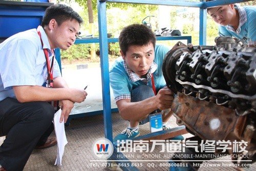 選手們都十分認真，連評委老師都被“吸引了！”