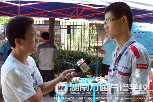 周榮聰同學在采訪中表明了選擇好學校的重要性