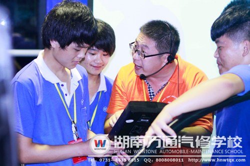 圖一：教師組大賽現場：理實一體化教學模式 一流技術成就一批批汽修精英