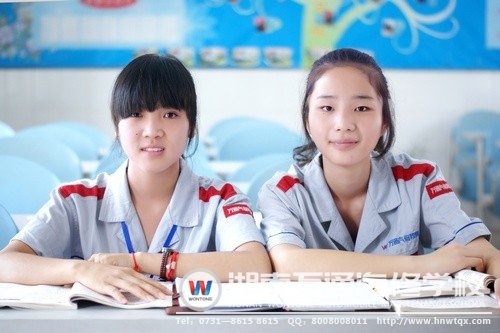 因為有對汽修的共同熱愛，她們倆在湖南萬通“相遇了”。