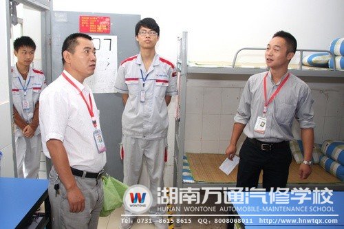 開班典禮之前，潘助理還參觀了同學們的宿舍