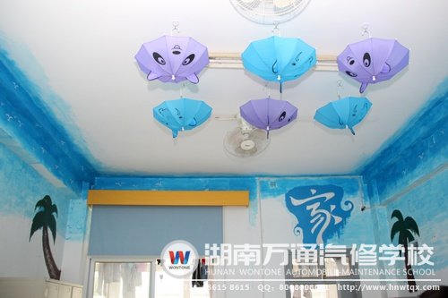 天花板的創意“傘臉”令人驚嘆