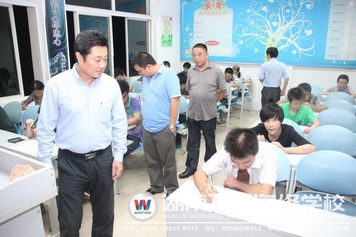 機動車維修從業資格證考試得到了學校的高度重視