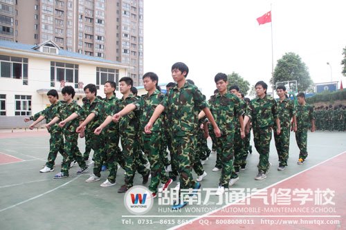 訓練場上一角，新生們開始
