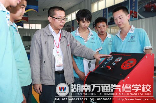 湖南萬通在教學上，傳授學生貼近市場的汽車維修新技術