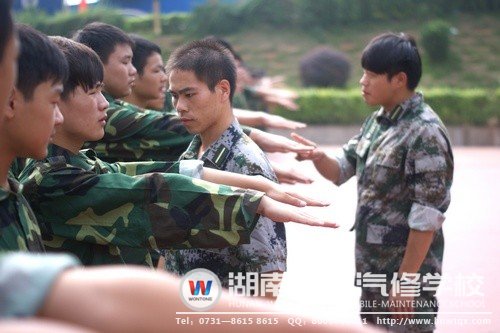 每一個姿勢，都經過了數十次、數百次的重復