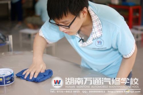 瞧，這位學(xué)子學(xué)得多認(rèn)真！