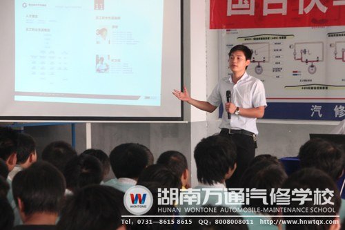 何衛民店長為學子們的職業發展路支招