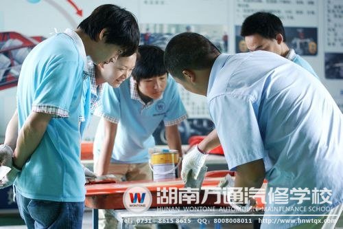 湖南萬通老師手把手教給學子專業的汽車美容技能