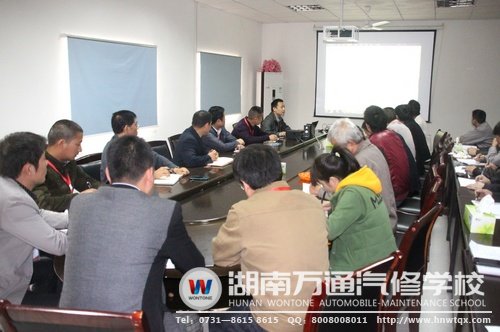 啟動儀式上，老師們進行了一場教學研討會