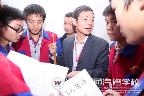 細心的班主任為學子們做好“后勤工作”