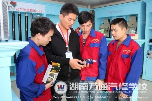丁老師講解汽車美容工具的用途和使用方法