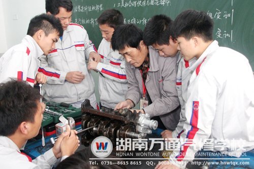 湖南萬通專業老師用耐心和細心傳授學生扎實技能