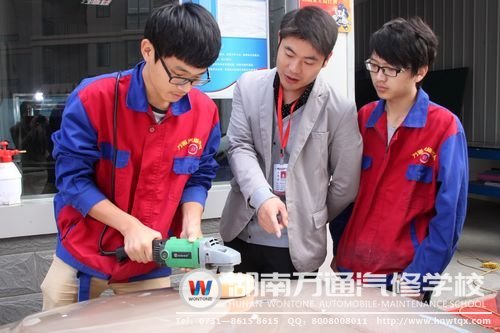 選擇好學(xué)校學(xué)習(xí)汽車美容，前途會更好！