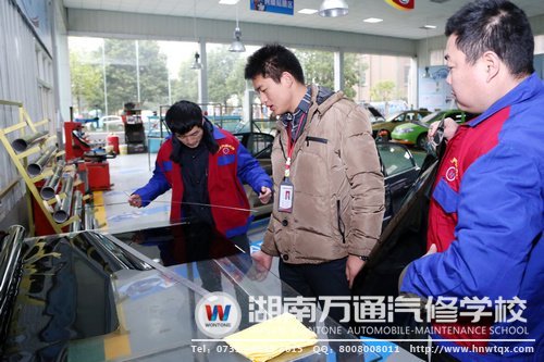 教學模式凸顯辦學實力（專業教師正手把手指導學生）