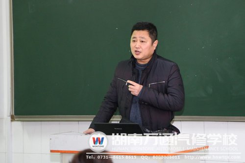 葛校長給新生們解析當今企業用人的標準