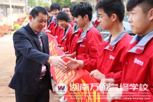 潘校長心系學子就業