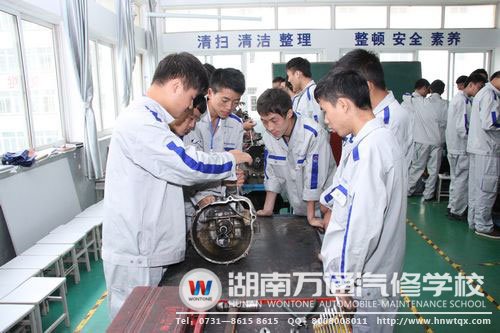 湖南萬通采用“分組實(shí)訓(xùn)教學(xué)法”、項(xiàng)目工單教學(xué)，讓學(xué)生都能學(xué)到實(shí)用技術(shù)
