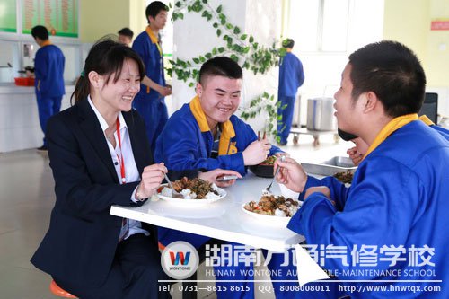 馮糧老師善于和學生溝通