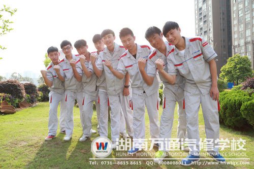 學(xué)汽修的初高中生們，意氣風(fēng)發(fā)！他們深信，汽修帶來更好的際遇