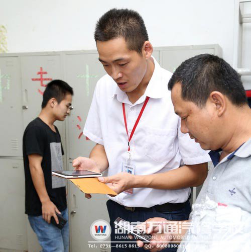 班主任與家長互留手機號碼方便以后交流聯系