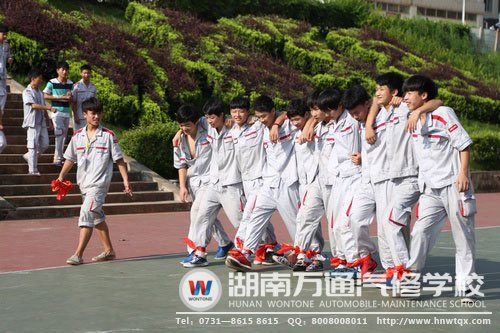 即將比賽，正在口號的指令下抓緊練習