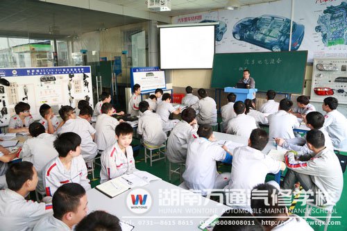 多媒體教學(xué)，體驗先進(jìn)課堂