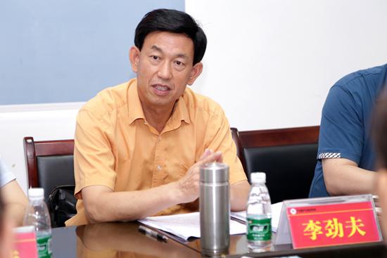 李勁夫出席指導(dǎo)湖南萬(wàn)通汽修學(xué)校黨支部專題民主生活會(huì)