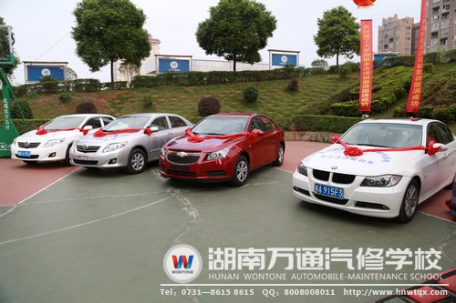湖南萬通不定期斥資引進(jìn)實(shí)訓(xùn)整車，為學(xué)子學(xué)好汽修創(chuàng)造最好的條件