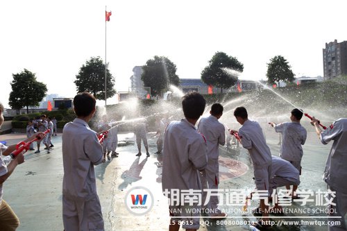 湖南萬通：新生校園趣味活動，都玩嗨啦
