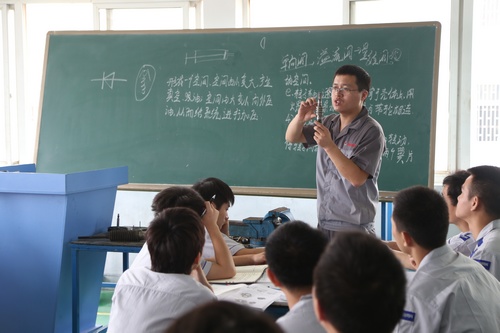 初中畢業(yè)學(xué)汽修怎么樣？