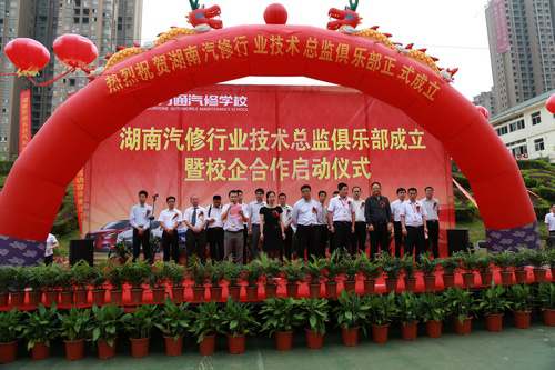 職業(yè)教育新改變,湖南萬(wàn)通教學(xué)新模式