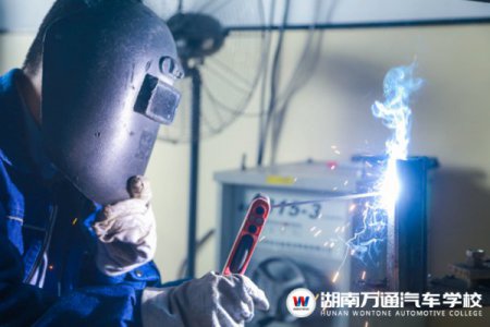 短期學什么技術發展好、工資高？焊接！