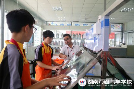 【答疑解惑】32歲學汽修晚嗎？學什么專業比較好？
