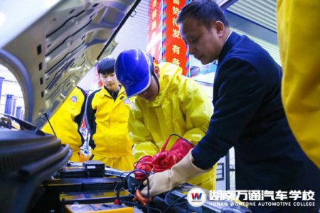 汽車新能源技術(shù)人才需求將達近百萬人！