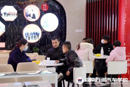 火火火火火，湖南萬通新春開學的報名現場太火熱了！