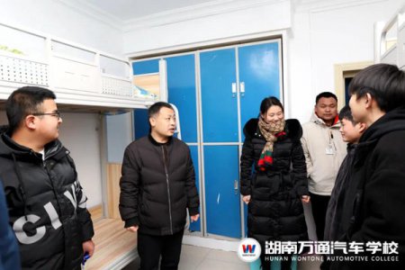 暖心特輯|學校領導走訪學生宿舍，關懷新生學子！