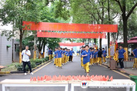 吃瓜大賽 | 一場關于西瓜的決斗，誰是真正的“吃瓜帝”？