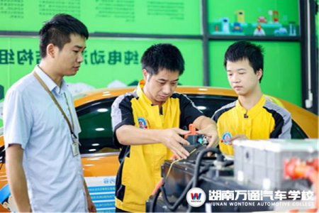 畢業(yè)后平均月薪高達(dá)10867的專業(yè)？丟掉幻想，趁早轉(zhuǎn)行！