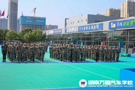 超燃時刻！軍訓匯演展風采，這屆新生太太太颯啦！