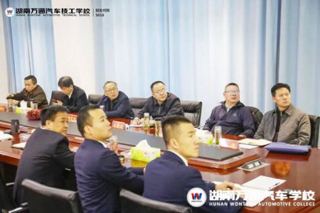 湖南省人社廳黨組成員、副廳長(zhǎng)廖躍貴等一行領(lǐng)導(dǎo)蒞臨湖南萬通調(diào)研指導(dǎo)工作
