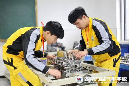 讓數(shù)據(jù)說話，家長(zhǎng)們?cè)趺纯绰殬I(yè)教育？