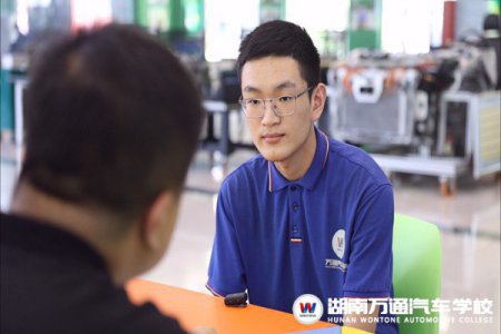 成就學子，賦能產業丨人民網再進萬通汽車教育，探訪新能源專業奧秘