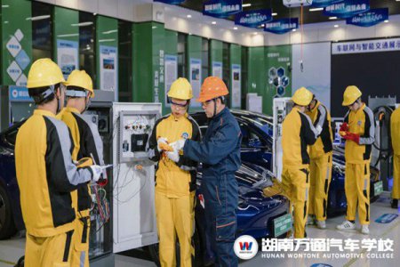 900萬(wàn)輛！ 新能源汽車迎來(lái)黃金期！